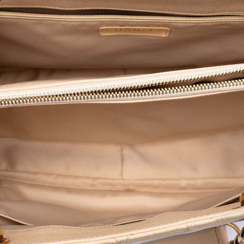 Chanel Caviar Grand Shopping Tote Brown Leather Very good condition - Model View