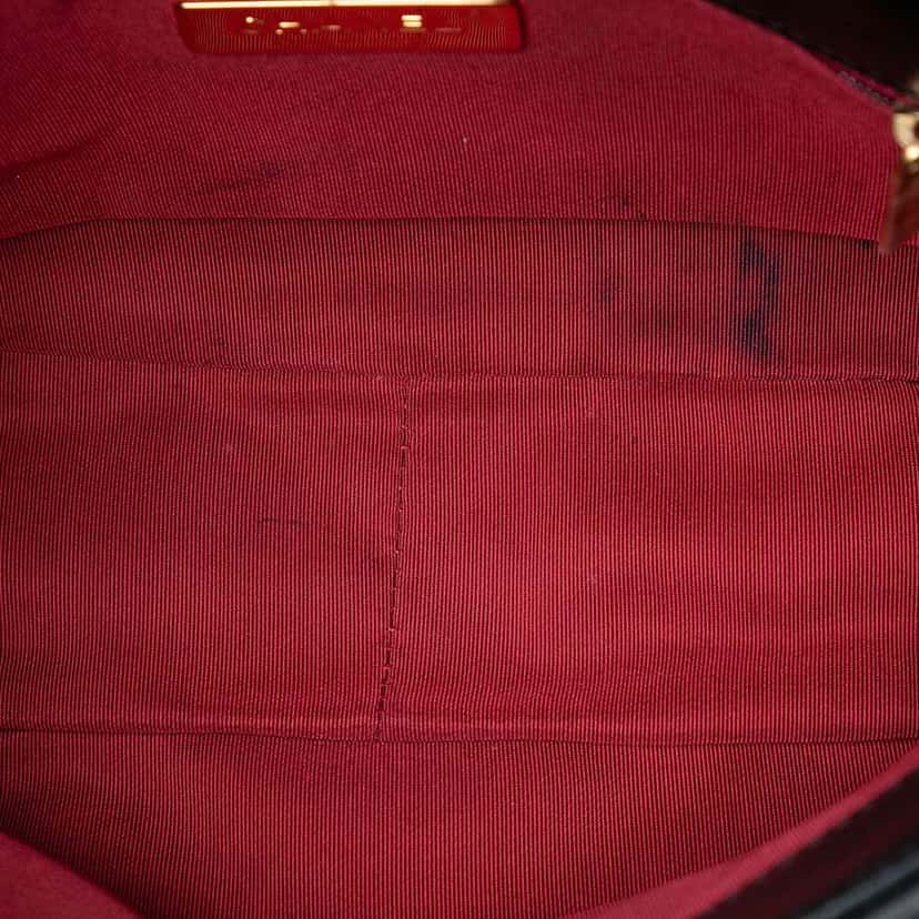 Chanel Medium Lambskin 19 Flap Black Leather Very good condition - Model View