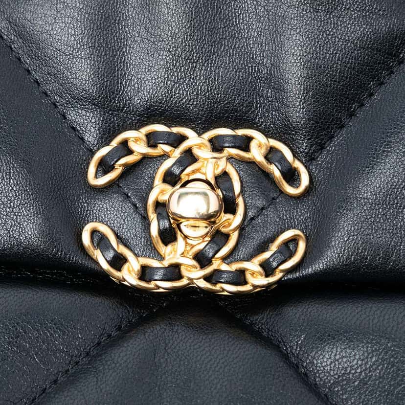 Chanel Medium Lambskin 19 Flap Black Leather Very good condition - Box View