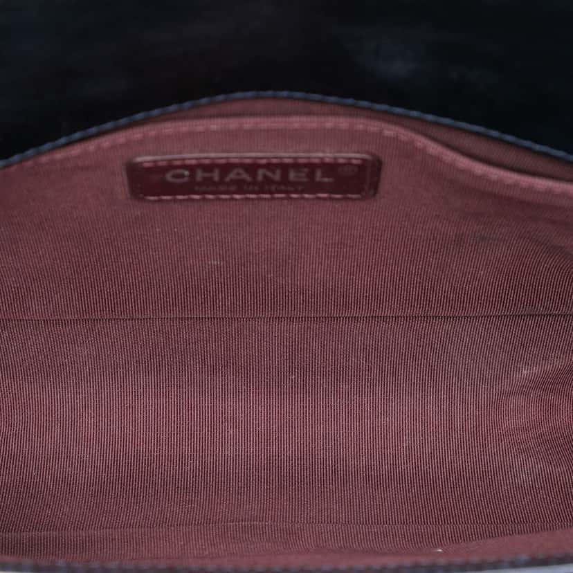 Chanel Old Medium Quilted Glazed Calfskin Chain Around Boy Flap Blue Leather Very good condition - Model View