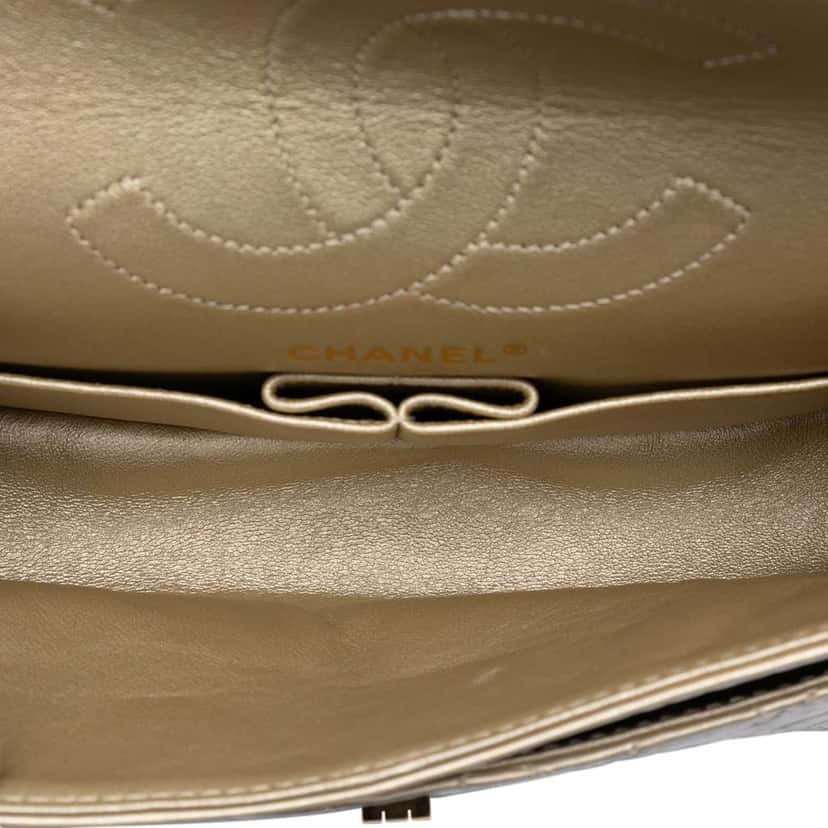 Chanel Quilted Metallic Aged Calfskin Reissue 2.55 Double Flap 225 Gold Leather Very good condition - Model View