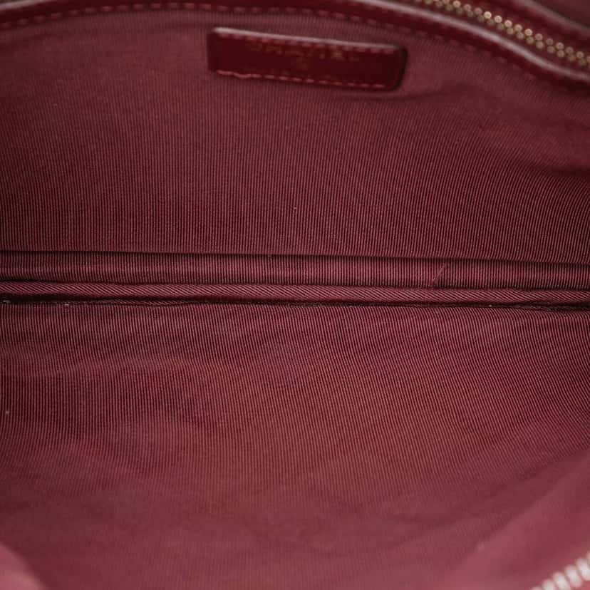 Chanel Medium Quilted Caviar Boy O Case Clutch Red Leather Very good condition - Model View