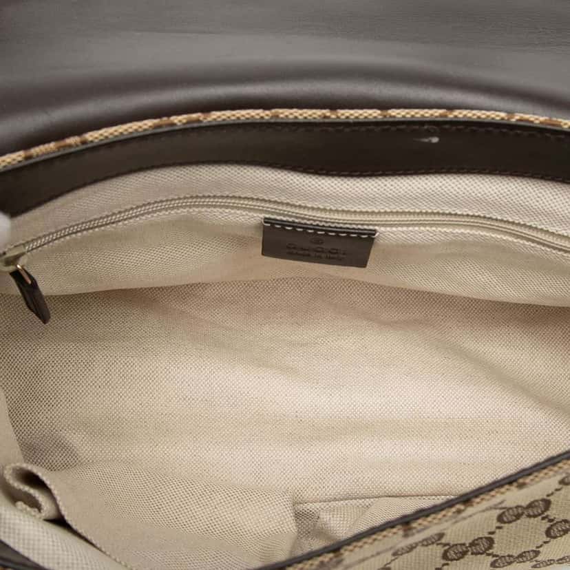 Gucci GG Canvas Sukey Crossbody Beige Canvas Very good condition - Model View