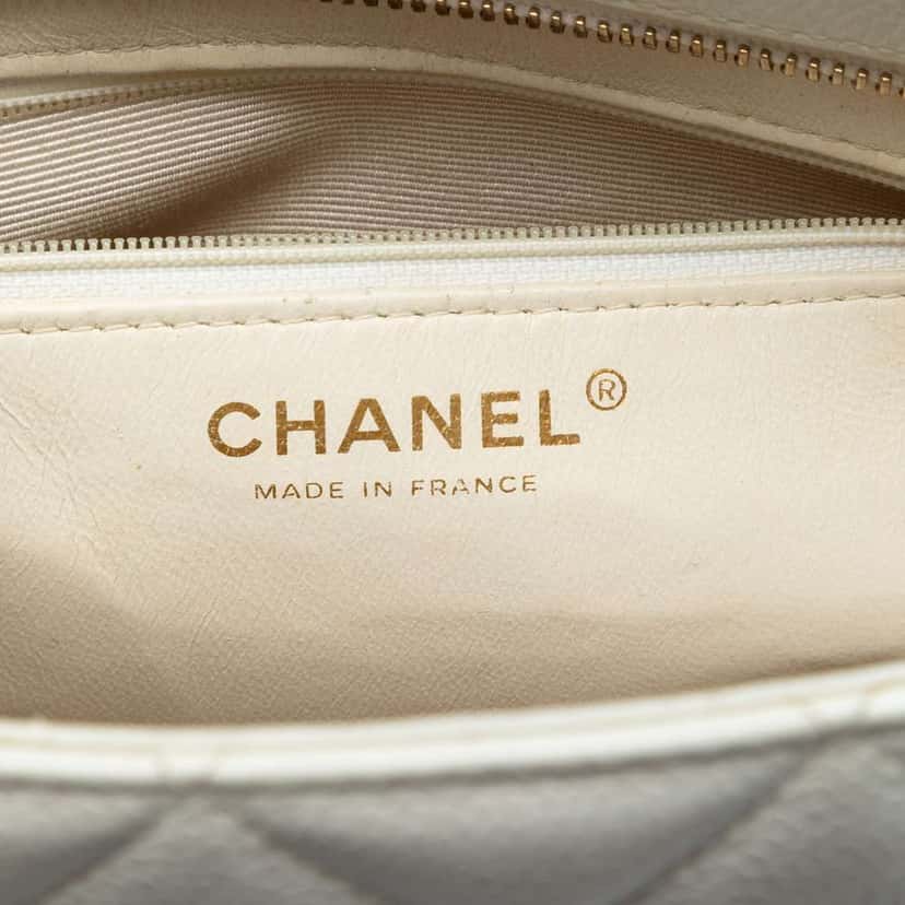 Chanel Caviar Medallion Tote White Leather Very good condition - Box View