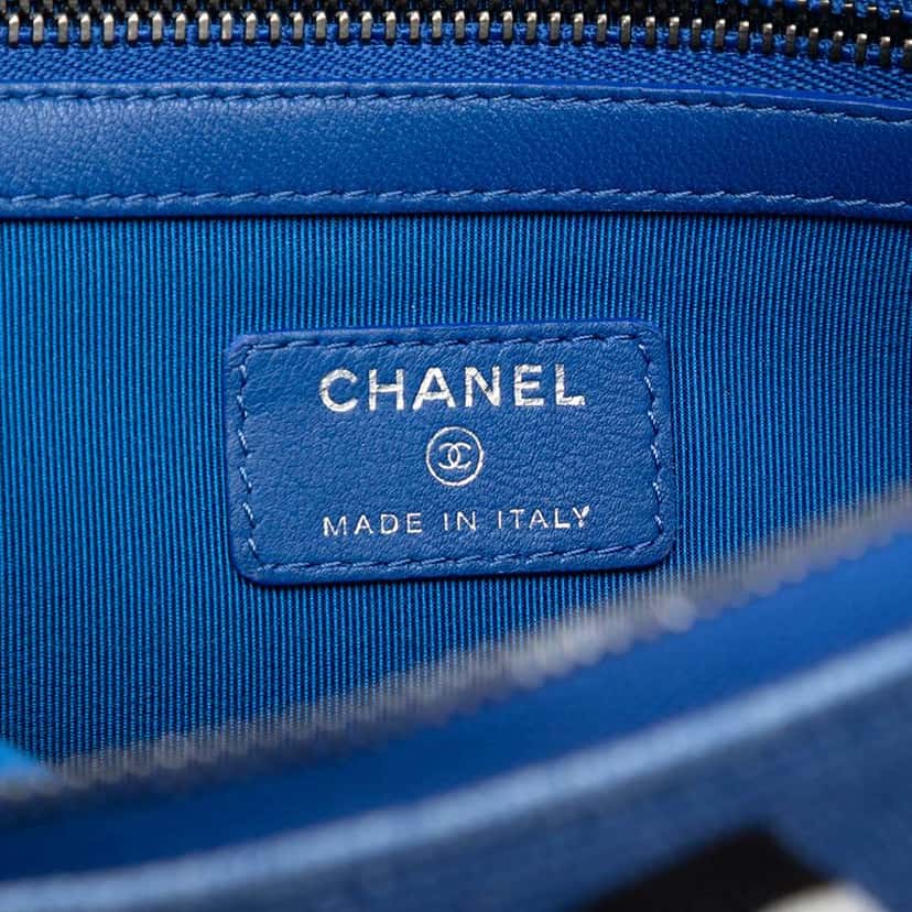 Chanel Medium Canvas La Pausa Zip O Case Clutch Blue Canvas Very good condition - Box View