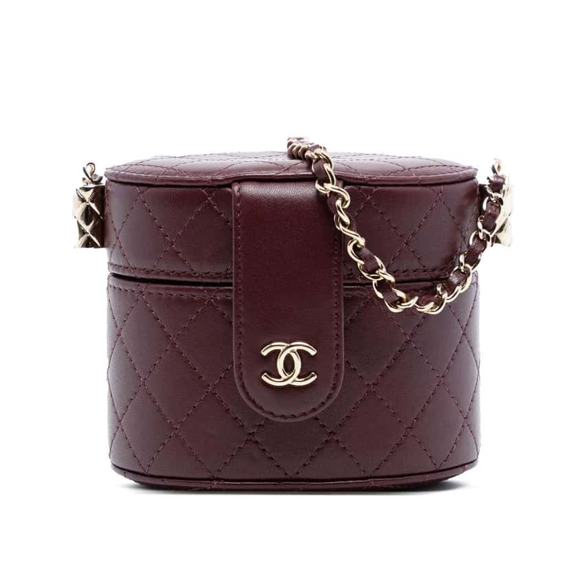 Chanel CC Quilted Lambskin Round Vanity Case with Chain Red Leather Very good condition - Front View