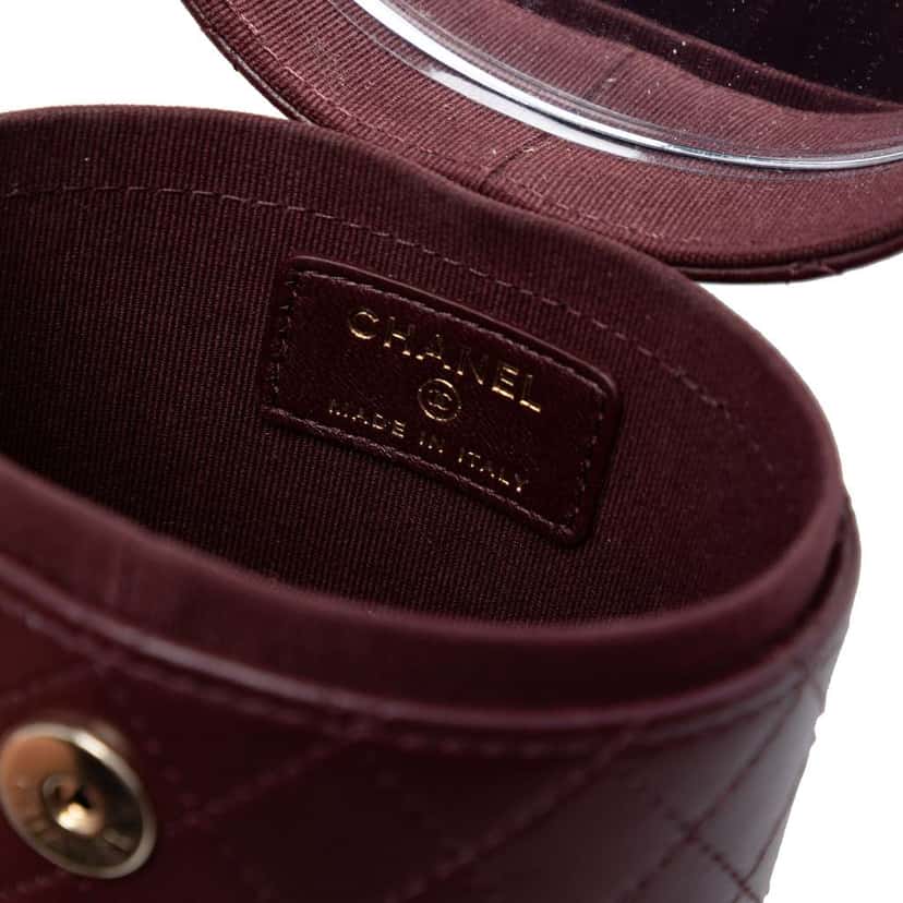 Chanel CC Quilted Lambskin Round Vanity Case with Chain Red Leather Very good condition - Box View