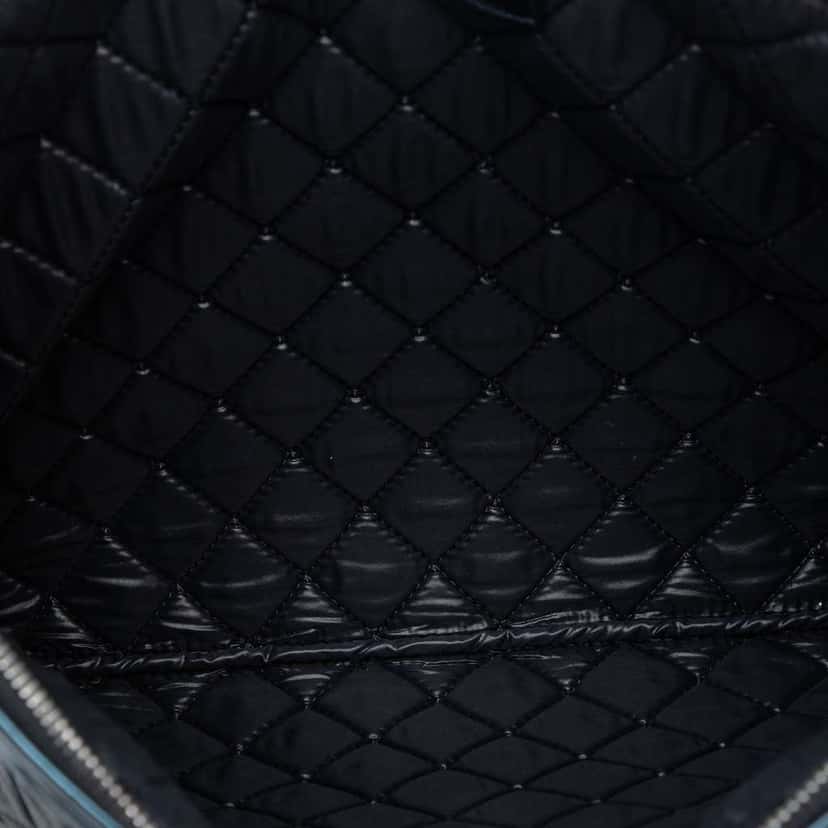 Chanel Large Quilted Metallic Lambskin Boy O Case Clutch Blue Leather Very good condition - Model View