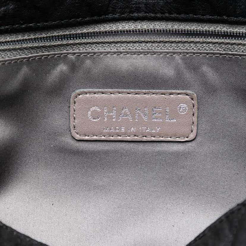 Chanel Crinkled Coated Canvas Le Marais Ligne Flap Black Canvas Very good condition - Box View