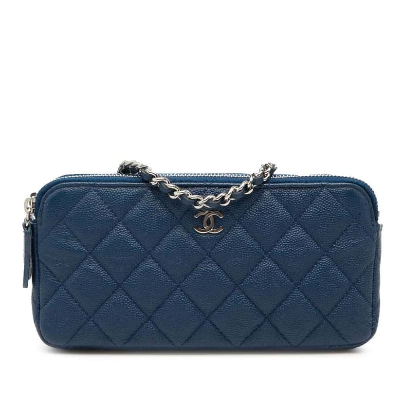 Chanel Small Quilted Caviar Clutch With Chain Blue Leather Very good condition - Front View