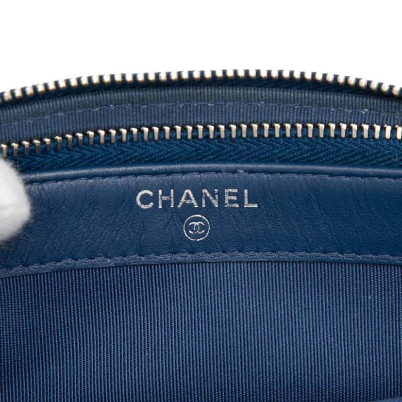 Chanel Small Quilted Caviar Clutch With Chain Blue Leather Very good condition - Box View