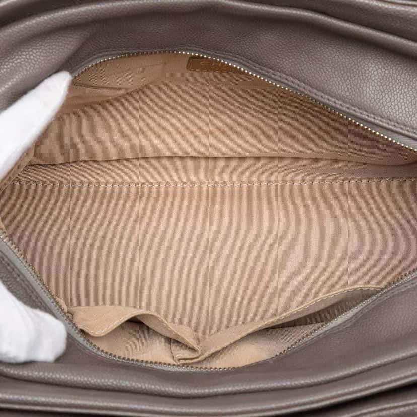 Chanel CC Caviar Wild Stitch Tote Brown Leather Very good condition - Model View