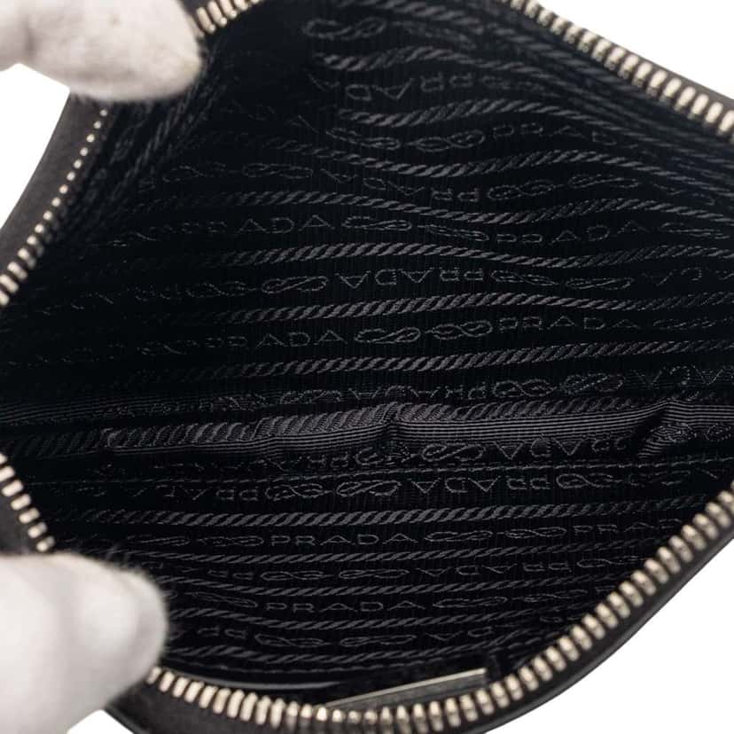 Prada Brushed Leather Re Edition Zip Messenger Bag Silver Leather Very good condition - Model View