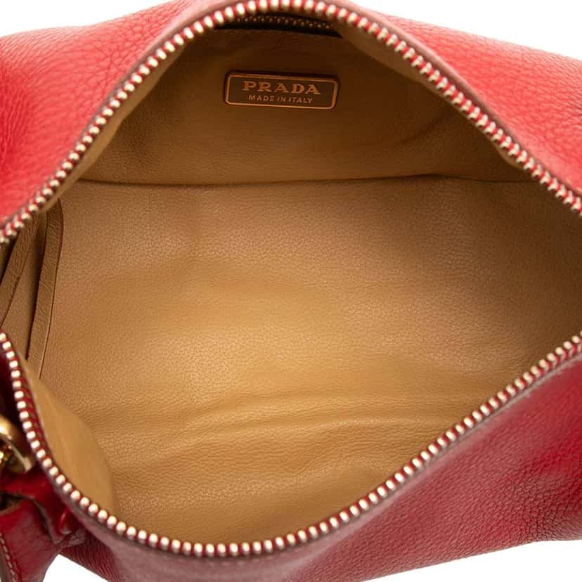 Prada Vitello Daino Shoulder Bag Red Leather Very good condition - Model View
