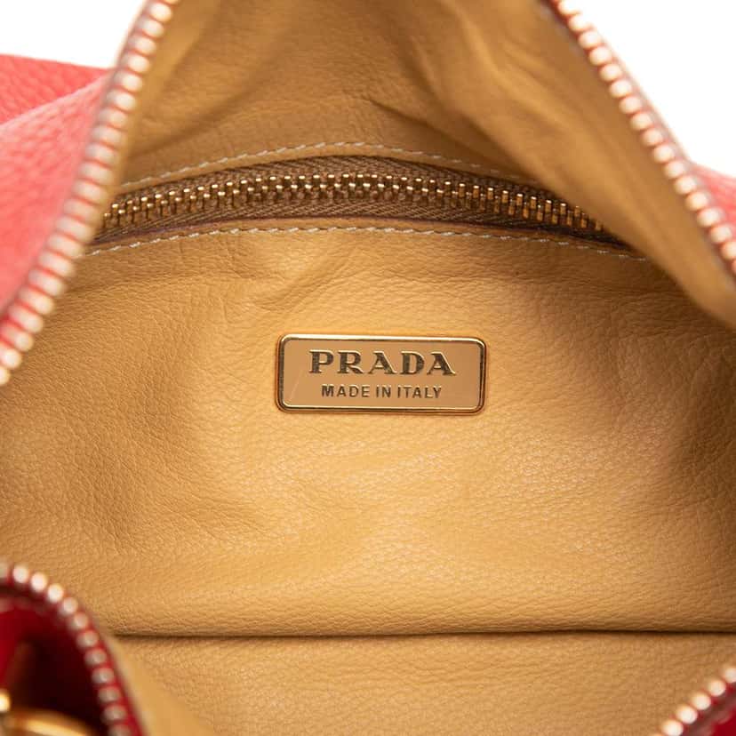 Prada Vitello Daino Shoulder Bag Red Leather Very good condition - Box View
