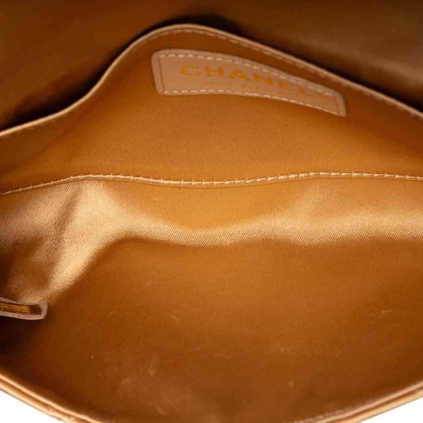 Chanel Quilted Satin Crystal Chain Clutch Gold Satin Very good condition - Model View