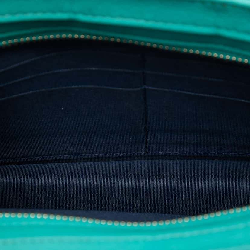 Chanel CC Tricolor Quilted Goatskin Multi Pocket Wallet On Chain Blue Leather Very good condition - Model View