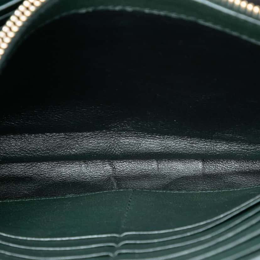 Saint Laurent Quilted Lambskin Diamond Becky Chain Wallet Green Leather Very good condition - Model View