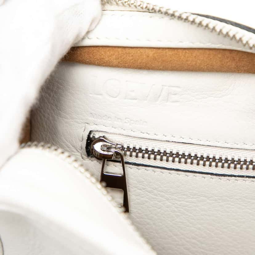 Loewe Leather Amazona 23 White Leather Very good condition - Box View