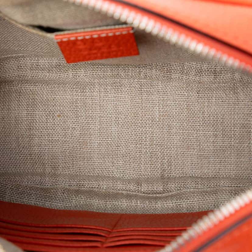 Gucci GG Canvas Bree Crossbody Beige Canvas Very good condition - Model View