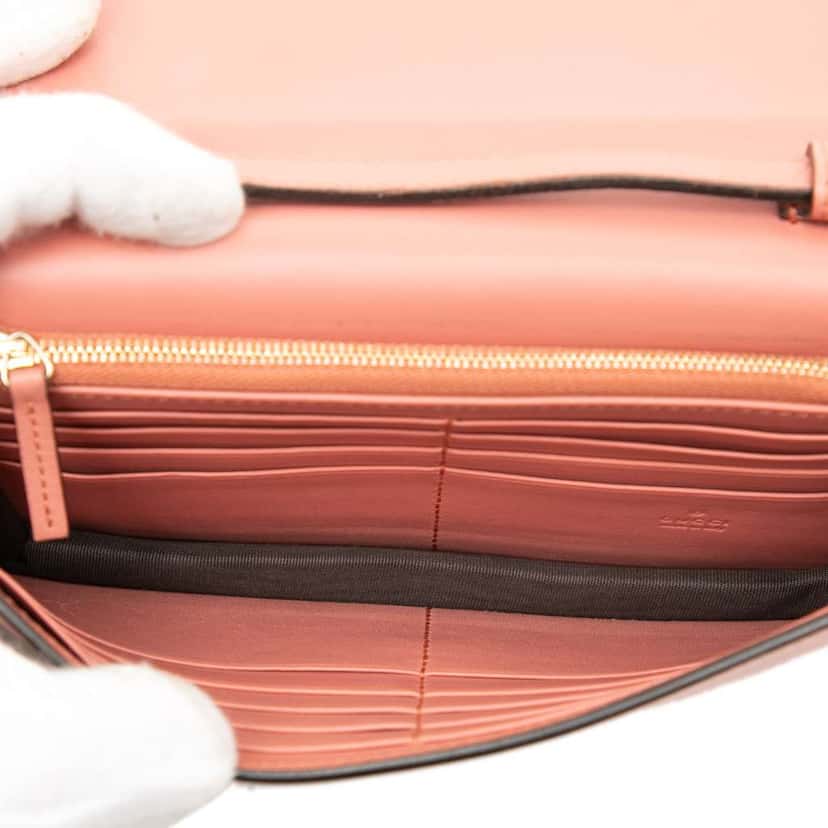 Gucci Leather Interlocking G Dollar Wallet On Strap Pink Leather Very good condition - Model View