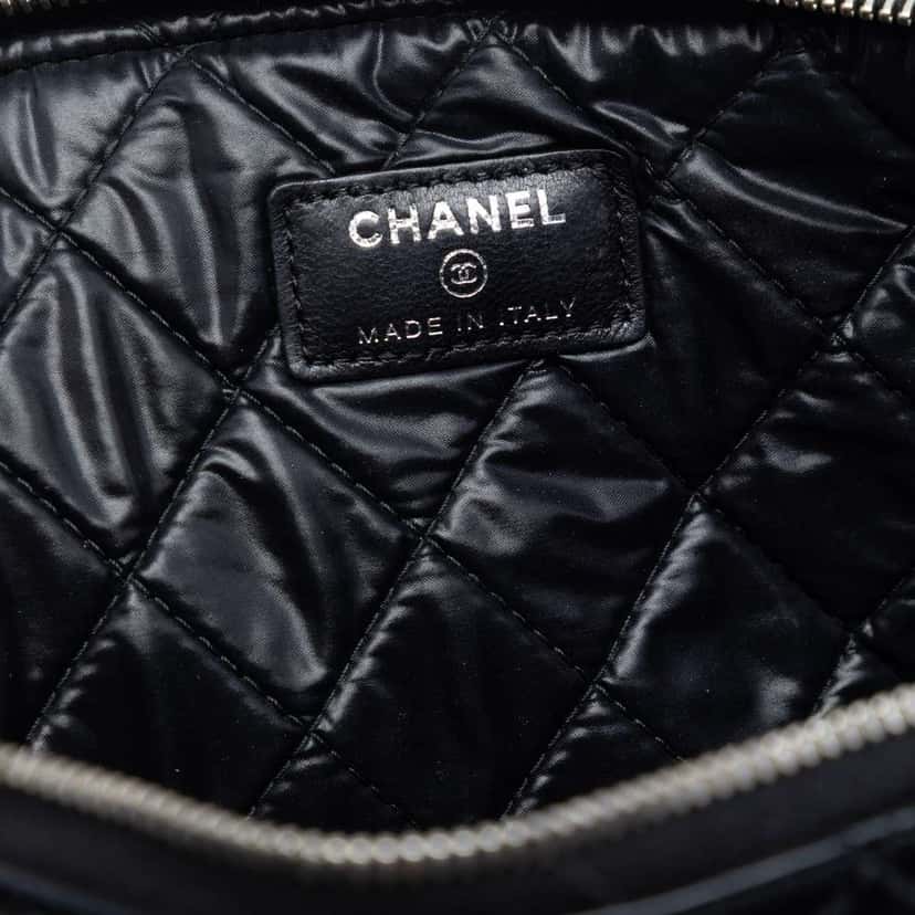 Chanel Large Quilted Patent O Case Clutch Black Leather Very good condition - Box View