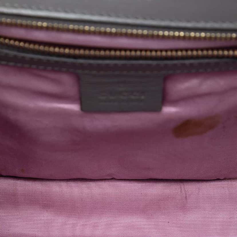 Gucci Small Textured Calfskin GG Ring Torchon Crossbody Grey Leather Very good condition - Model View