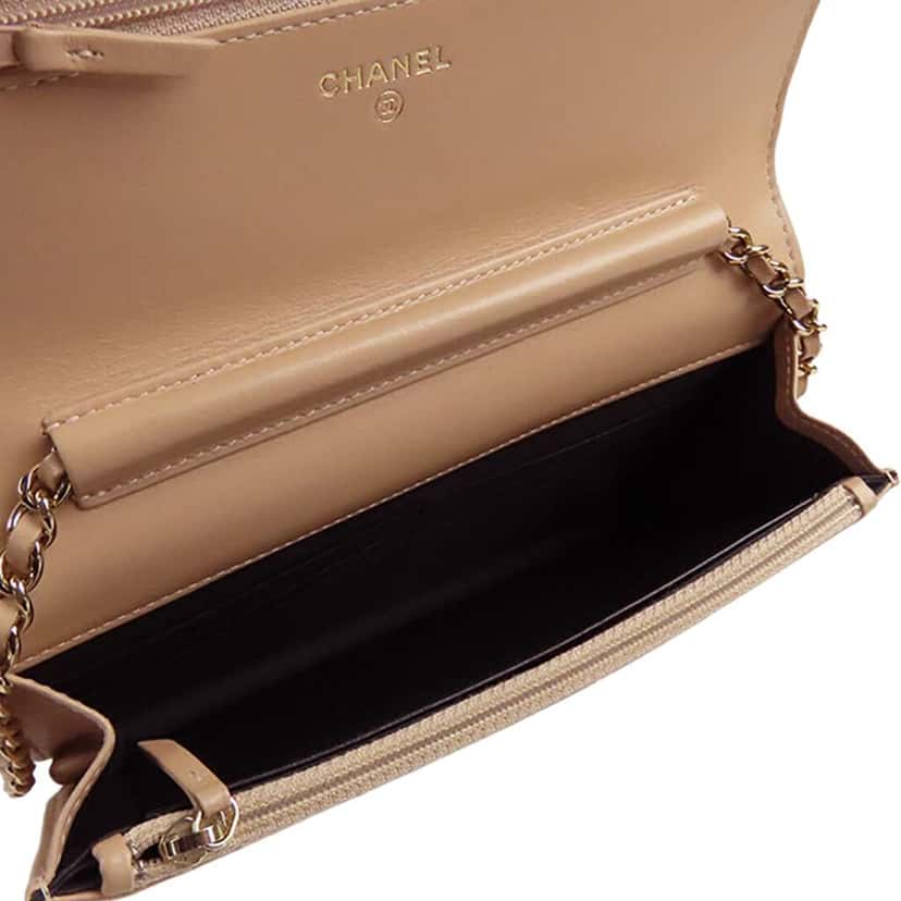 Chanel Caviar CC Filigree Wallet On Chain Beige Leather Very good condition - Model View