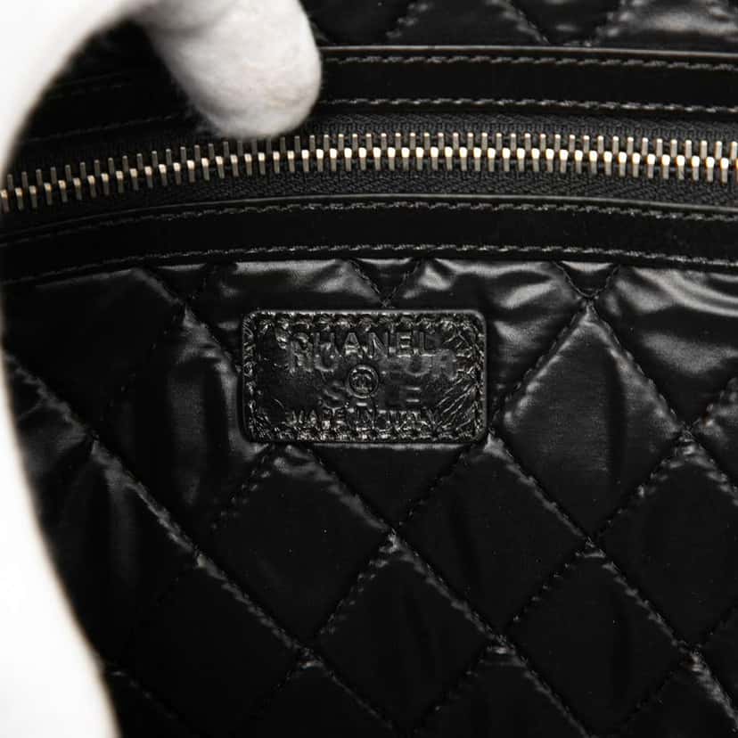 Chanel Distressed Calfskin Je Ne Suis Pas En Solde Clutch Black Leather Very good condition - Box View