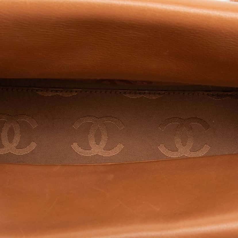 Chanel CC Soft Calfskin Turnlock Shoulder Bag Brown Leather Very good condition - Model View