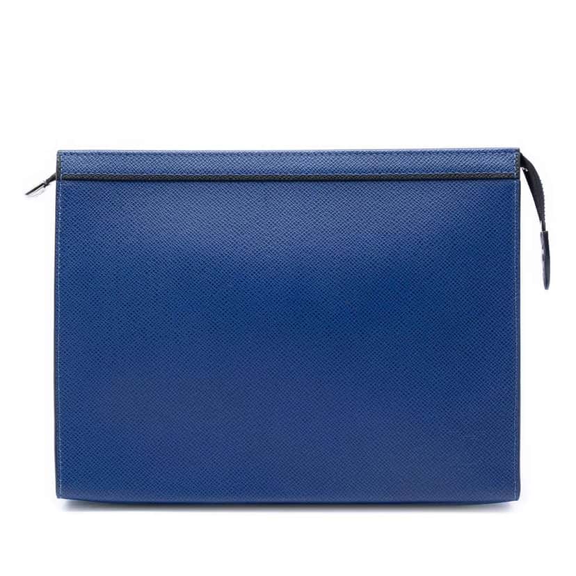 Louis Vuitton Taiga Pochette Voyage MM Blue Leather Very good condition - Front View