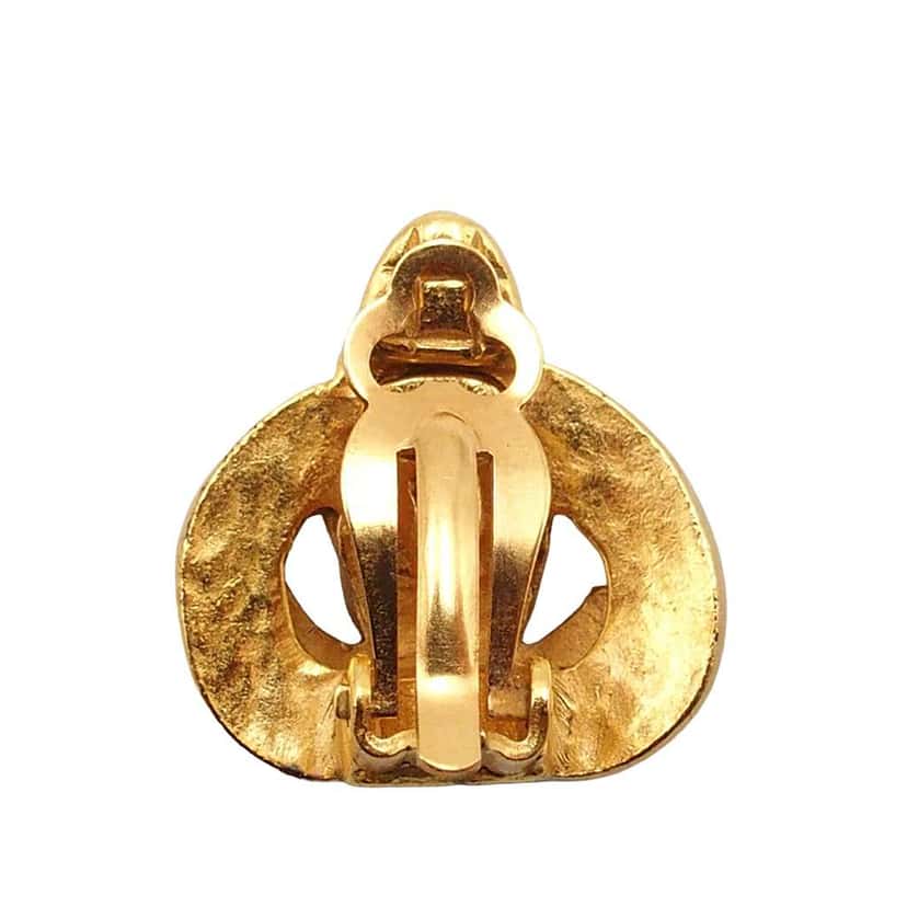 Chanel Gold Plated CC Heart Clip on Earrings Gold Metal Very good condition - Model View