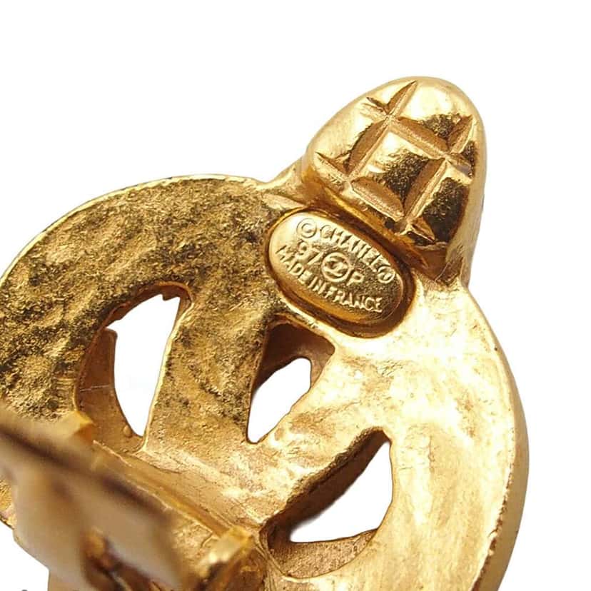 Chanel Gold Plated CC Heart Clip on Earrings Gold Metal Very good condition - Box View