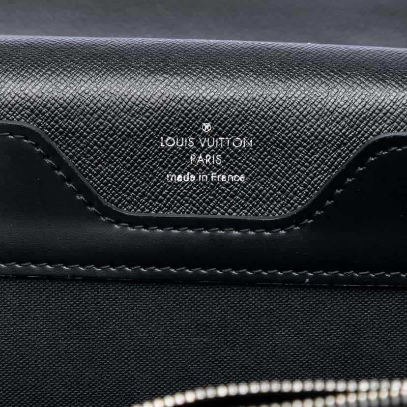 Louis Vuitton Taiga Laguito Black Leather Very good condition - Box View