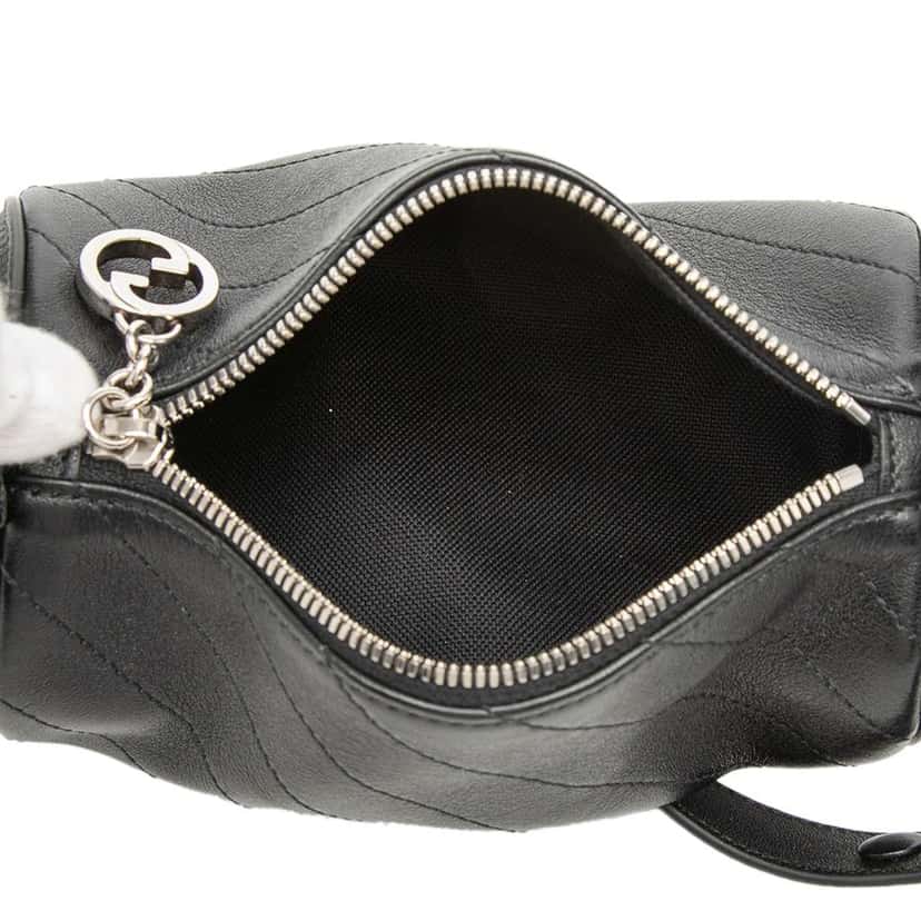 Gucci Mini Leather Blondie Barrel Shoulder Bag Black Leather Very good condition - Model View