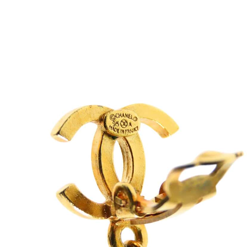 Chanel CC Gold Plated Faux Pearl Dangle Clip On Earrings Gold Metal Very good condition - Model View