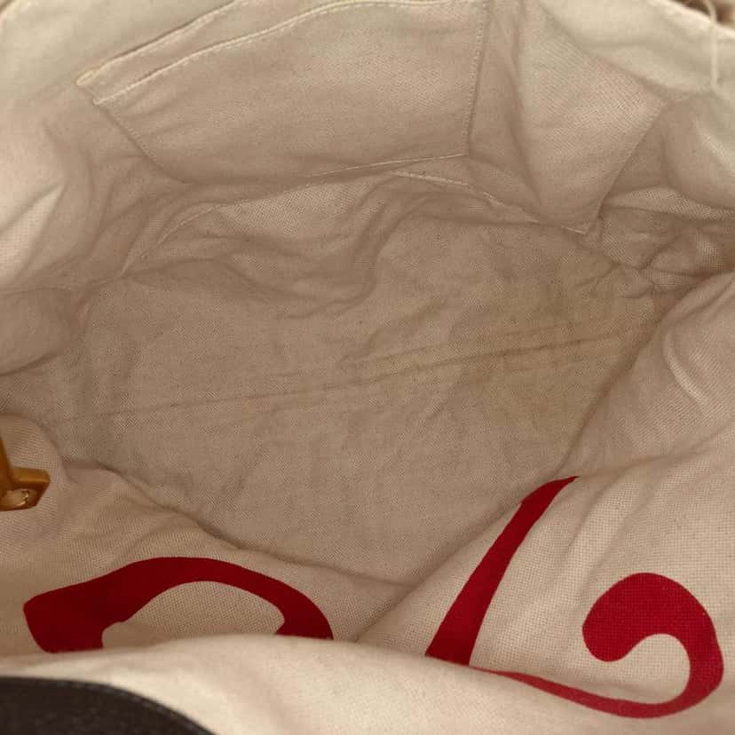 Gucci Grained Leather Kingsnake Print Backpack Black Leather Good condition - Model View