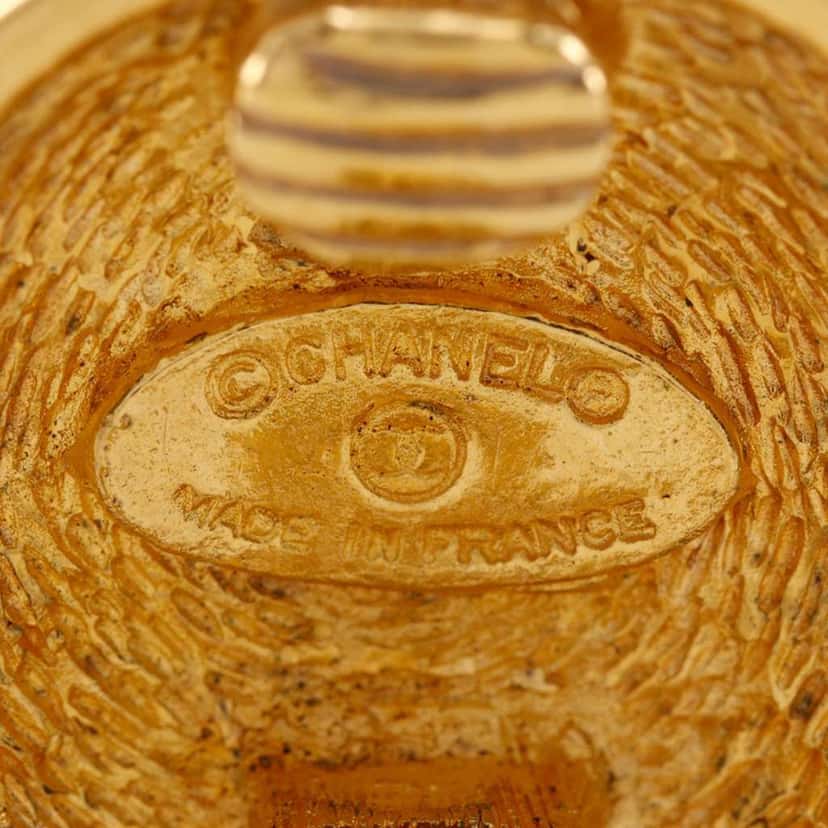 Chanel CC Gold Plated Quilted Round Clip On Earrings Gold Metal Very good condition - Box View