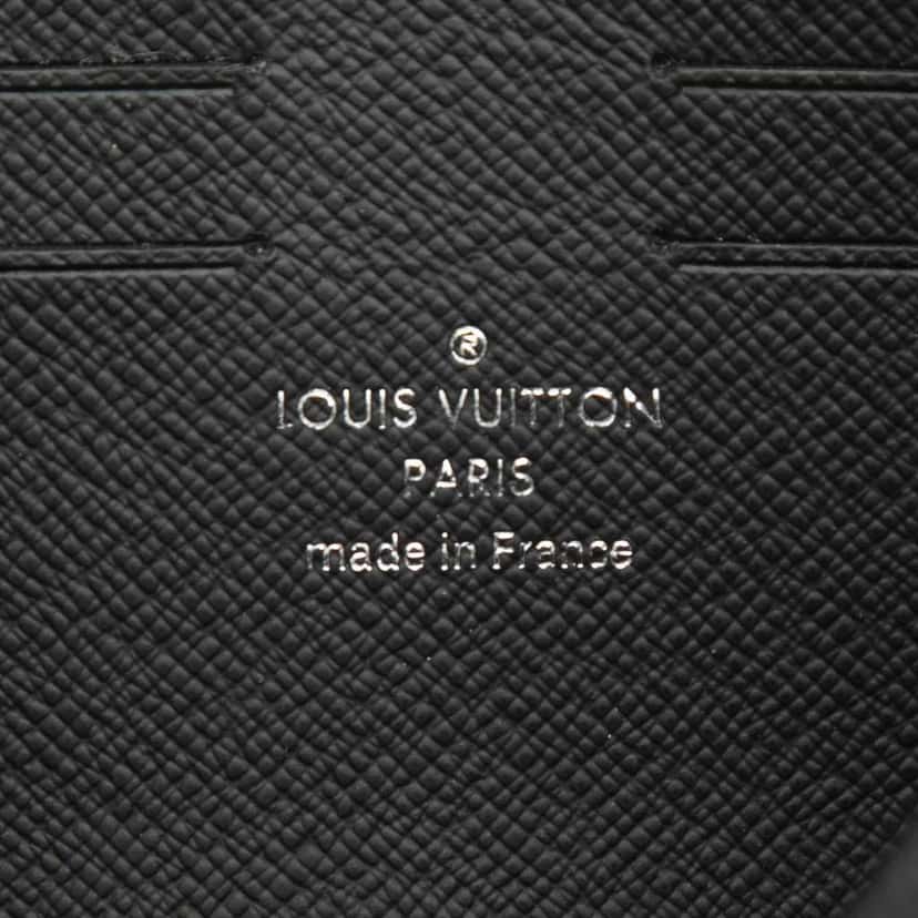 Louis Vuitton Taiga Pochette Kasai Black Leather Very good condition - Box View