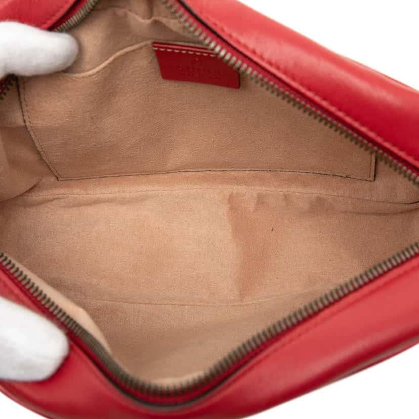 Gucci Small GG Marmont Matelasse Leather Crossbody Red Leather Very good condition - Model View