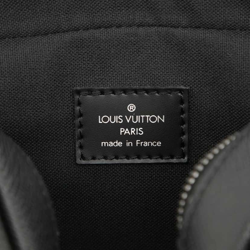 Louis Vuitton Taiga Sayan Green Leather Very good condition - Box View