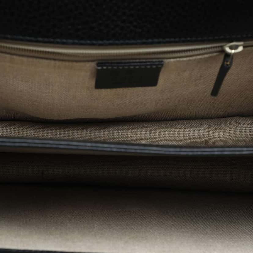 Gucci Medium Dollar Calfskin Interlocking G Crossbody Black Leather Very good condition - Model View