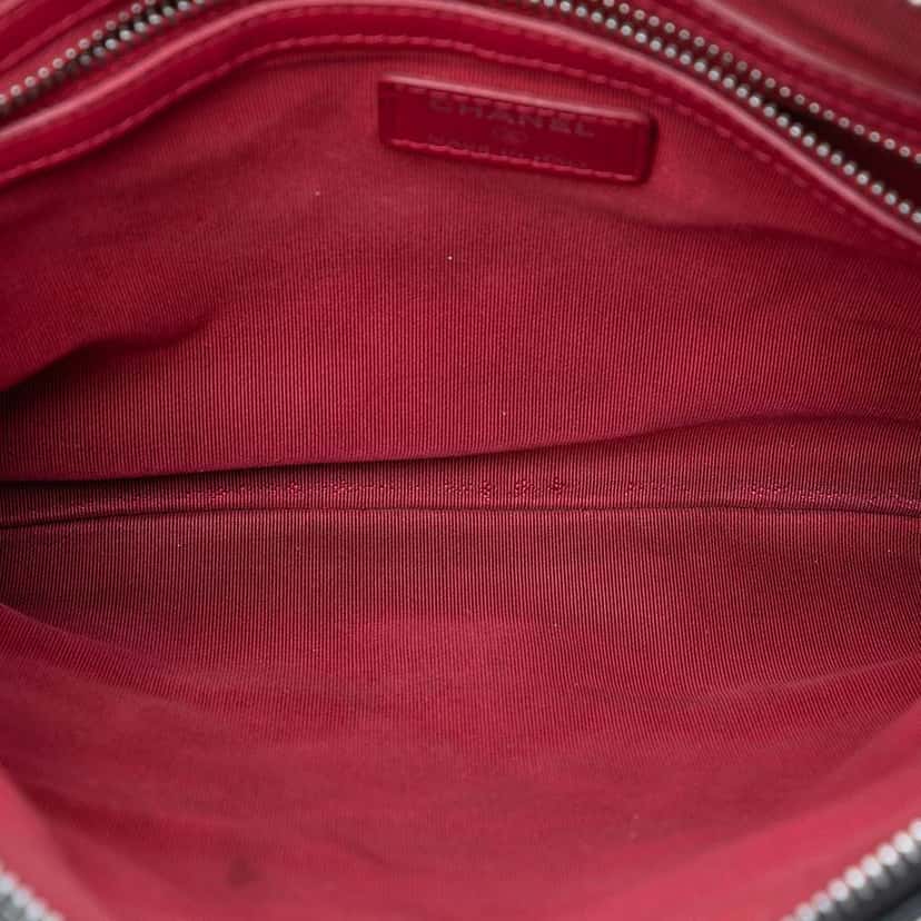 Chanel Medium Aged Calfskin Gabrielle O Case Clutch Black Leather Very good condition - Model View