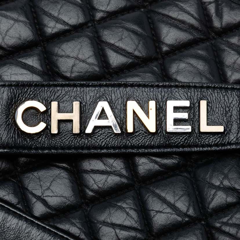 Chanel Medium Aged Calfskin Gabrielle O Case Clutch Black Leather Very good condition - Box View