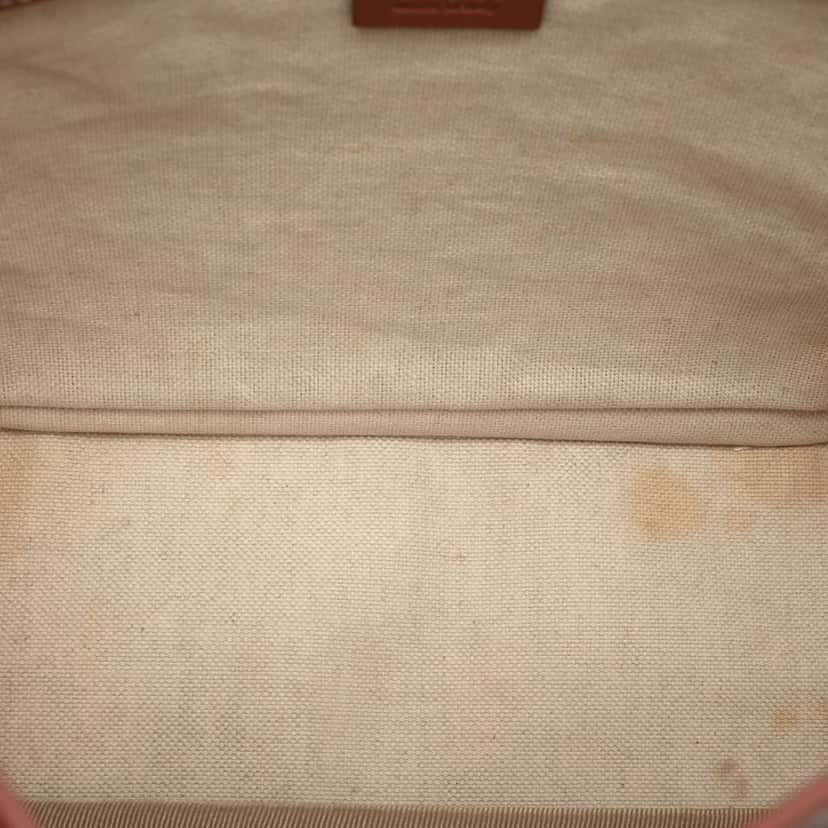 Gucci GG Supreme Stars Crossbody Beige Canvas Very good condition - Model View