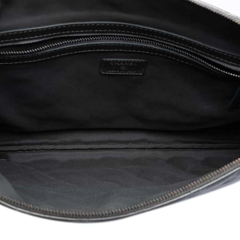 Chanel Large Quilted Metallic Lambskin O Case Clutch Silver Leather Very good condition - Model View