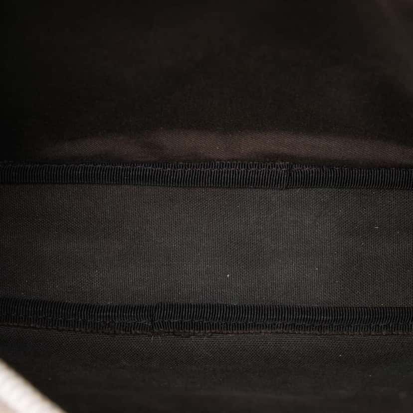 Gucci GG Supreme Crossbody Beige Canvas Good condition - Model View