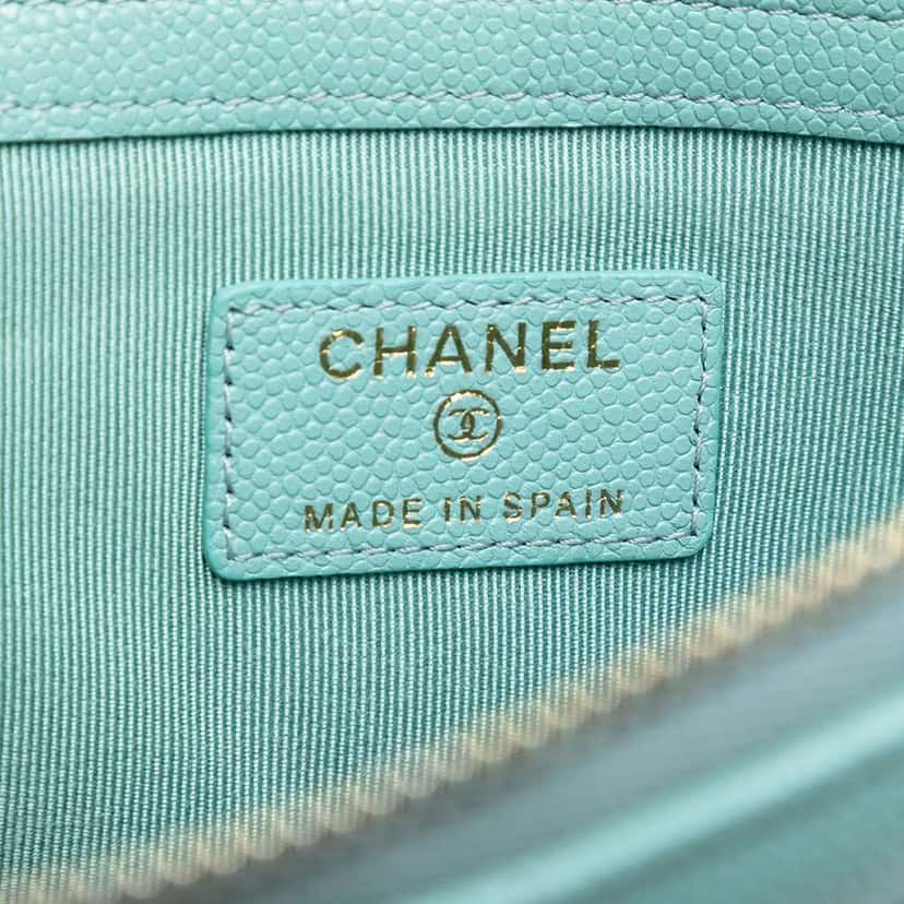 Chanel Medium Quilted Caviar O Case Clutch Blue Leather Very good condition - Box View