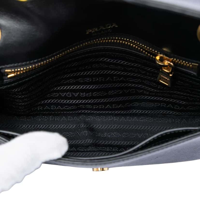 Prada Saffiano Pattina Chain Crossbody Black Leather Very good condition - Model View