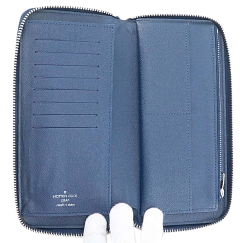 Louis Vuitton Taiga Zippy Vertical Long Wallet Blue Leather Very good condition - Model View